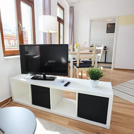 Fullhouse - - M45 Apartment