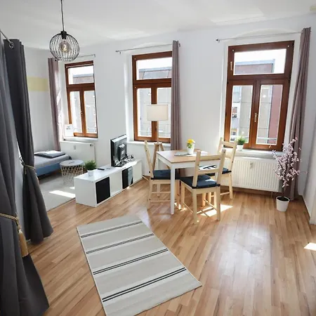 Fullhouse - - M45 Apartment