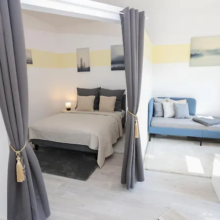 Fullhouse - - M45 Apartment *