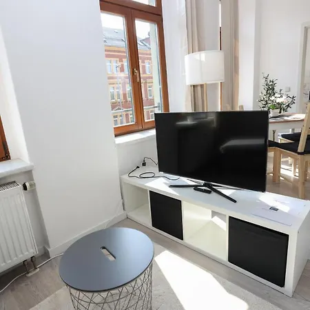 Fullhouse - - M45 Apartment