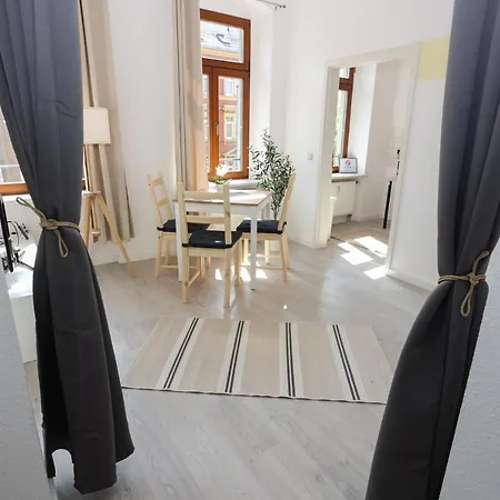 Fullhouse - - M45 Apartment