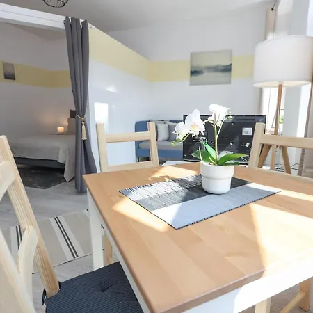 Apartment Fullhouse - - M45 *