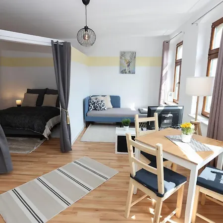 Apartment Fullhouse - - M45 *