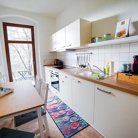 Apartment Fullhouse - - M45 *