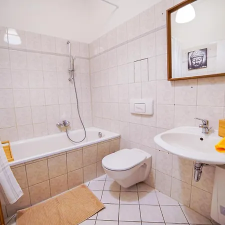 Apartment Fullhouse - - M45 *