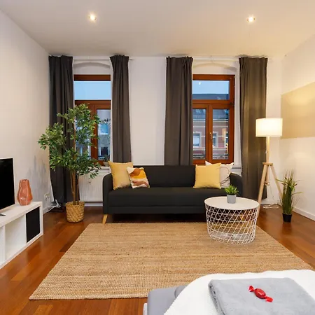 Apartment Fullhouse - - M45 *